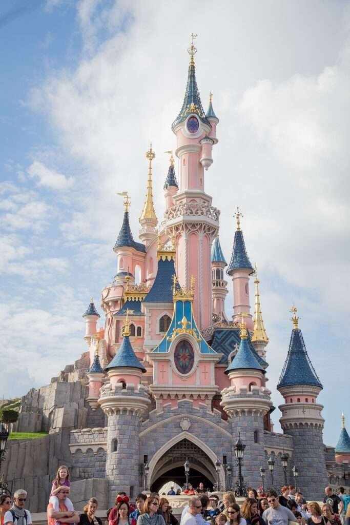 Dee Paris Transfer make travel to Disneyland Paris